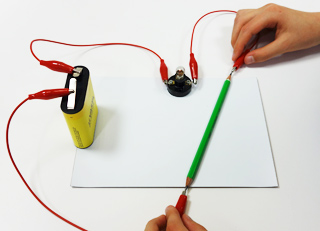 Versuchsaufbau zur Leitf&auml;higkeit einer Bleistiftmine